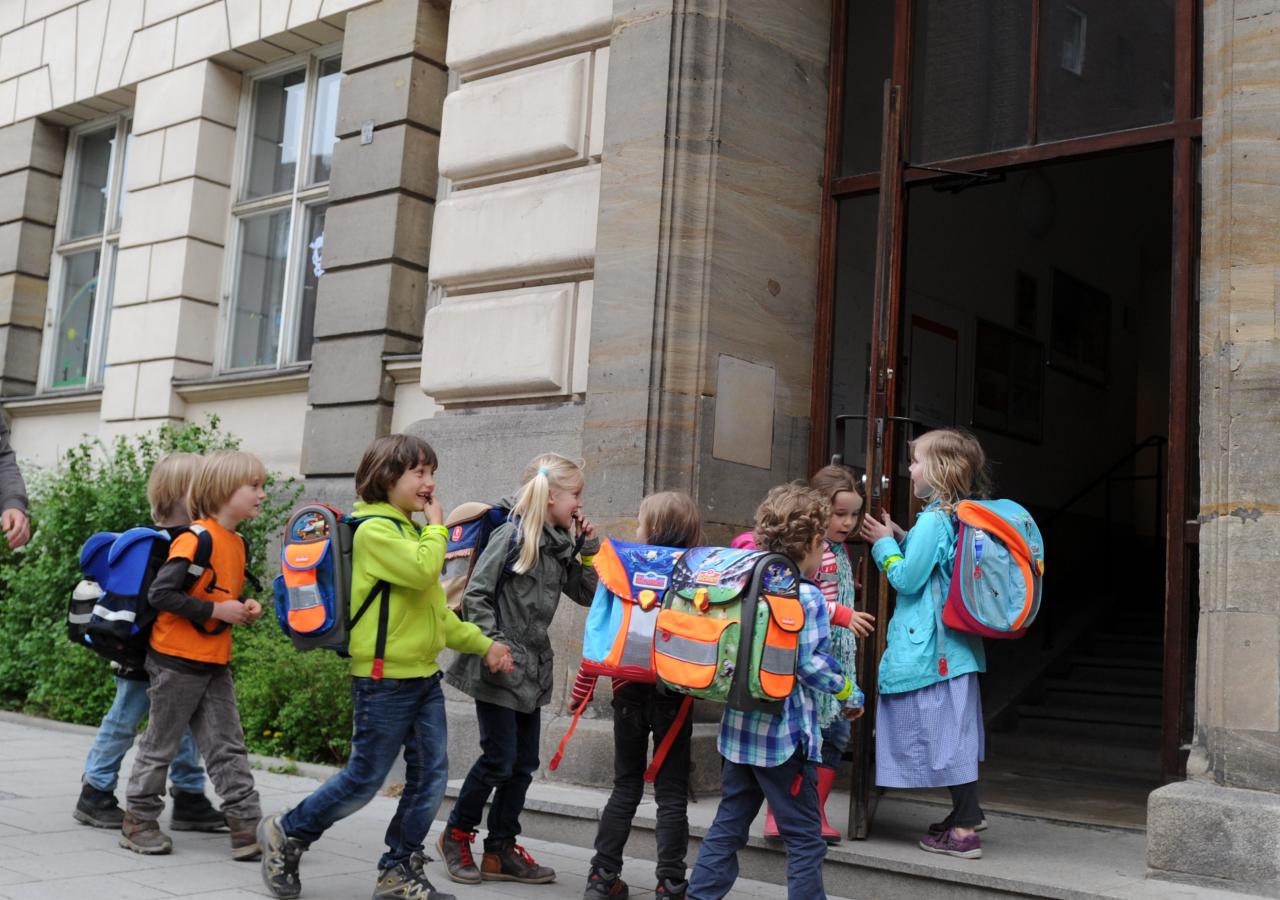 Stadt errichtet provisorischen Schulweg zur Gertrud-Bäumer-Grundschule