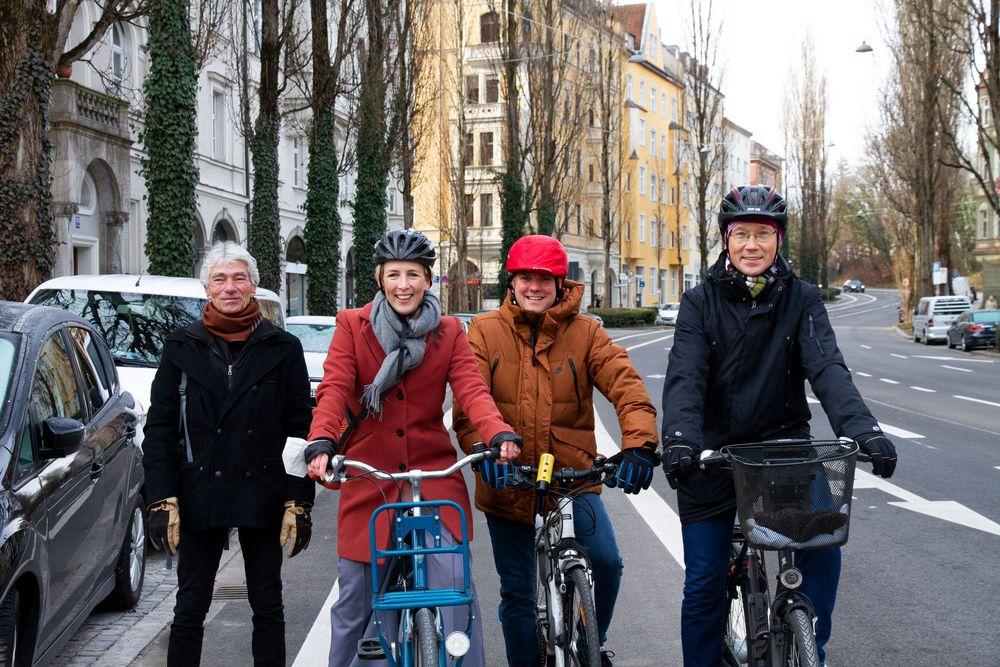 Mehr Sicherheit: Neuer Radfahrstreifen in der Lindwurmstraße eingerichtet