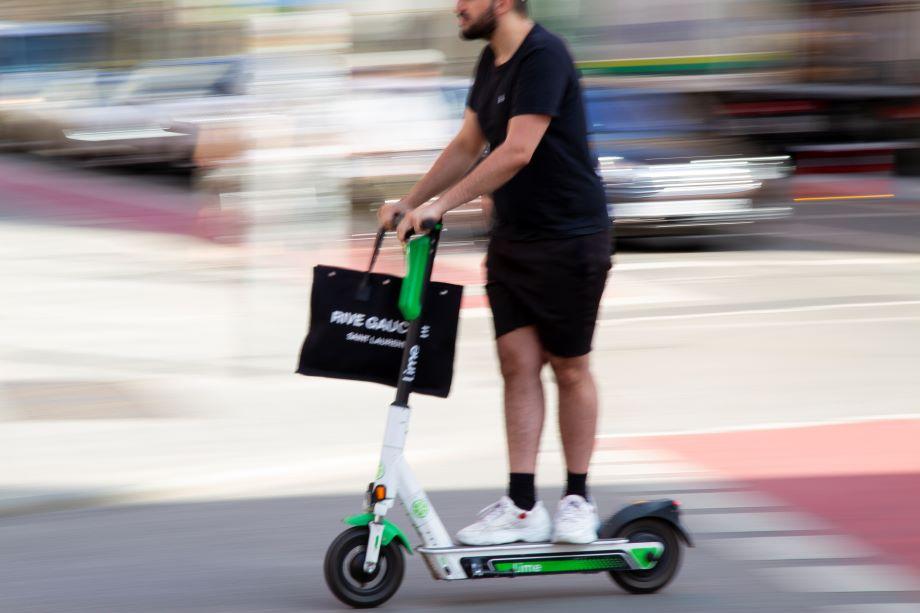 Mobilitätsreferat verschärft Vorgaben für E-Tretroller-Anbieter und plant feste Abstellflächen in der Altstadt