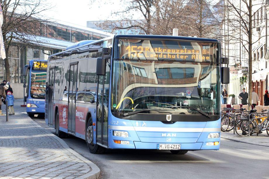 Bus 100, 153: Kein Halt am Odeonsplatz am Samstag