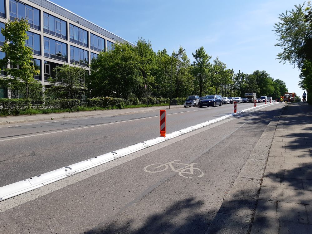 Munchen unterwegs Verkehrsversuch Geschutzte Radfahrstreifen Protected Bike Lanes