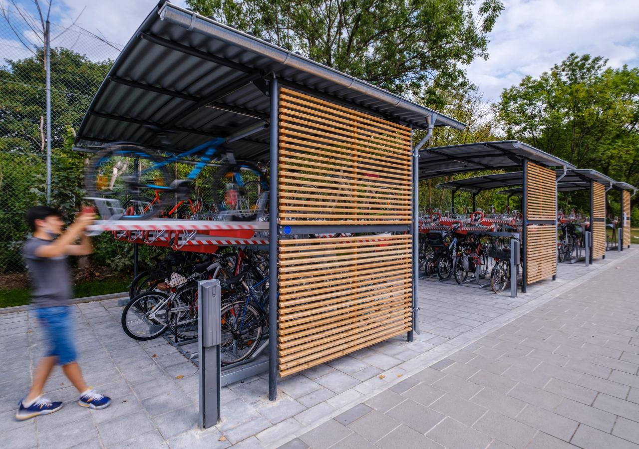U-Bahnhof Quiddestraße: Neue überdachte Fahrradstellplätze errichtet