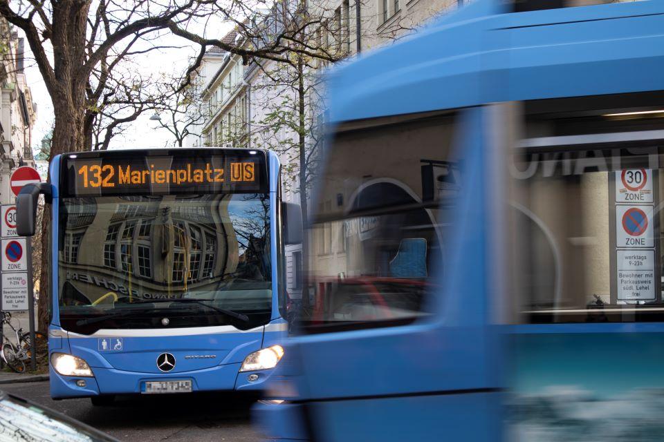 Bus und Tram: Verbesserungen ab 13. Februar