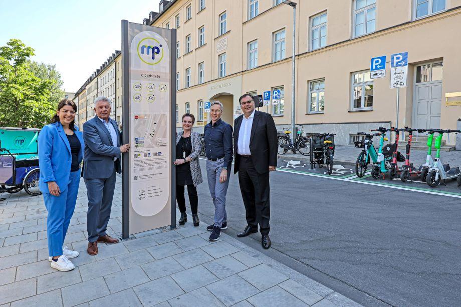 Stadt, MVG und MVV eröffnen den ersten von 200 Mobilitätspunkten im Münchner Stadtgebiet