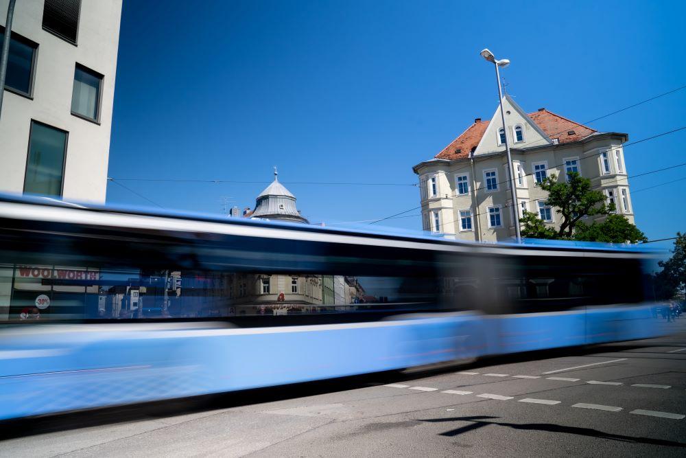 Gleisbauarbeiten bei der Tram in Schwabing teilweise beendet: Linie 27 wieder in Betrieb