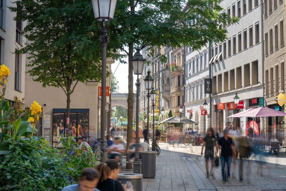 Bäume für die Fußgängerzone und neues Sommerstraßen-Mobiliar