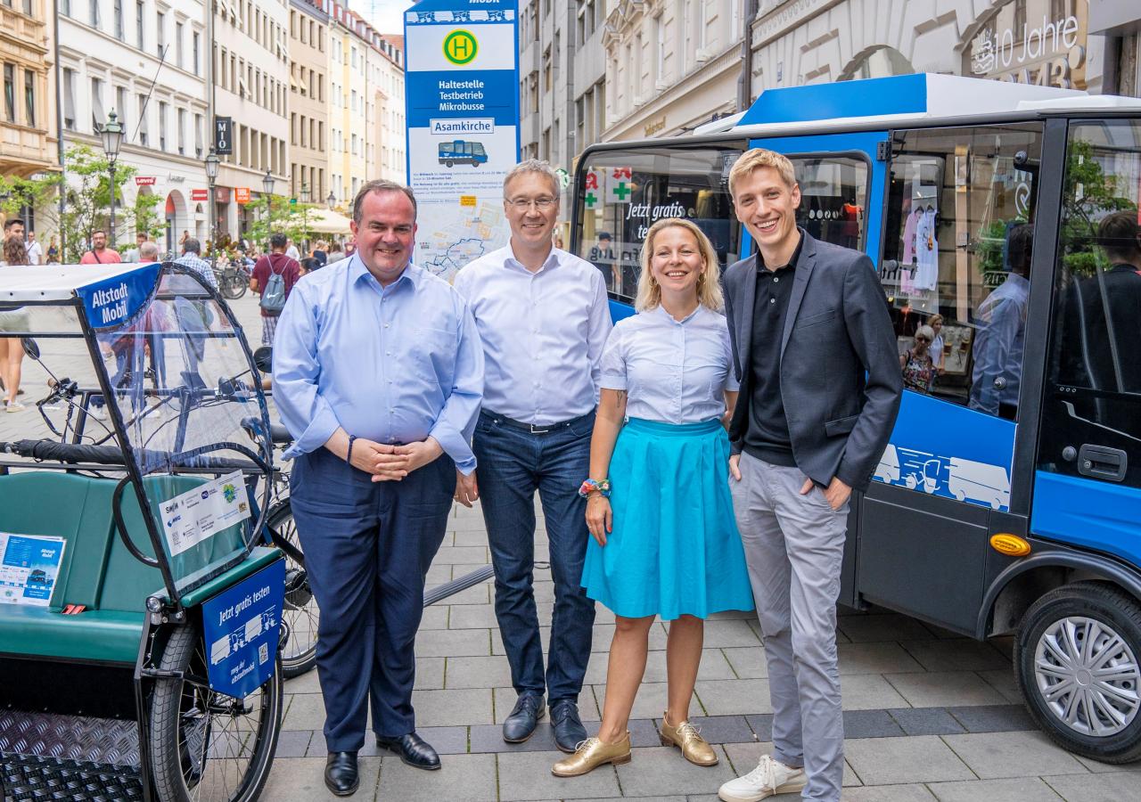 Testbetrieb von Mikrobussen und E-Rikschas in der Altstadt startet