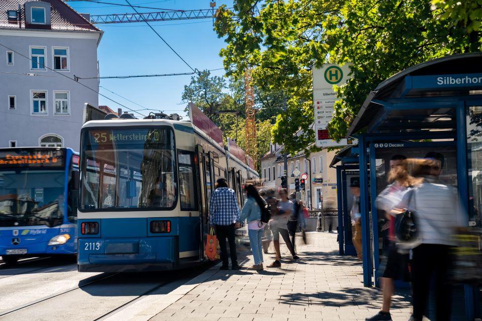 Neue Weichen am Max-Weber-Platz: Umleitungen und Ersatzverkehr bei der Tram