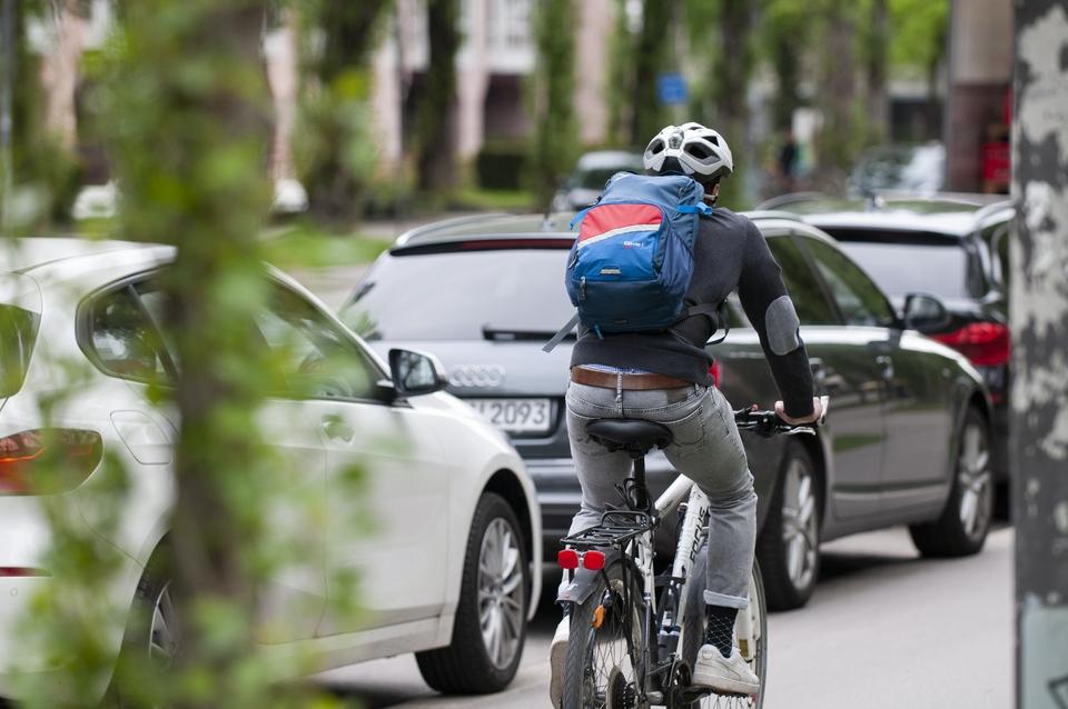 Arnulfstraße: Schutzstreifen für Radverkehr entschärft Konfliktstelle