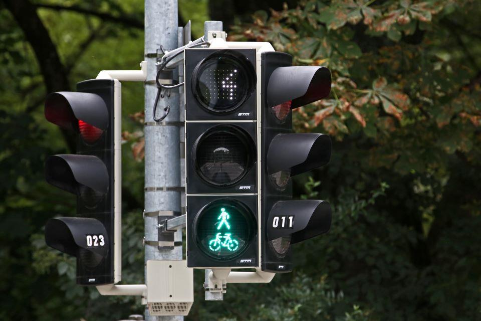 Fußgängerbrücke Brudermühlstraße: Provisorische Ampelanlage aufgestellt