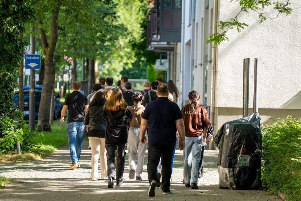 Neue Mobilitätsstudie: Münchner*innen gehen häufiger zu Fuß