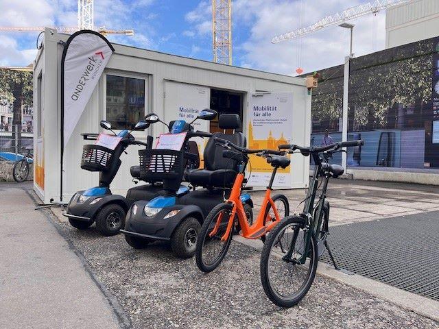 Test in der Altstadt: Ausleihe von modernen Laufrädern für Erwachsene