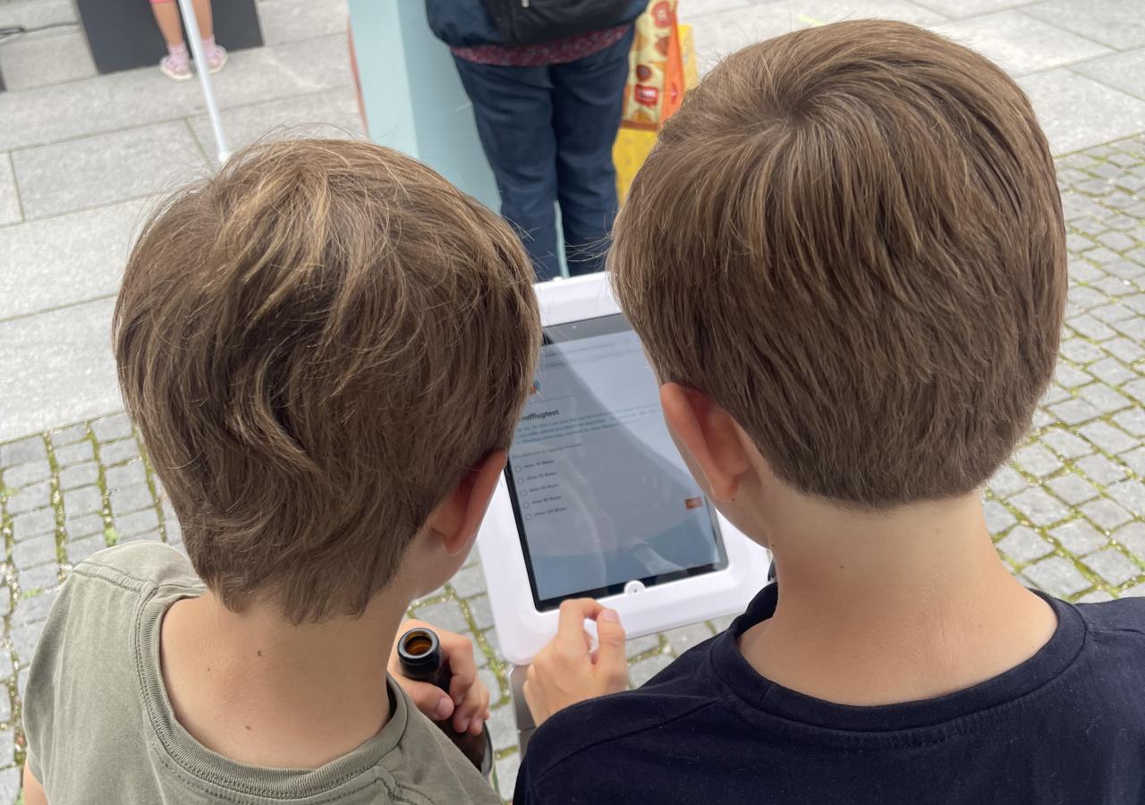 Macht mit beim Ablenkungstest auf dem Odeonsplatz