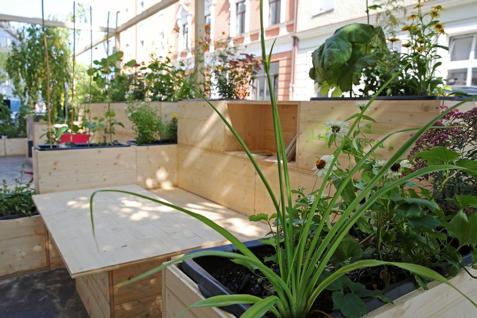 Neues Parklet im Harthof: Aufenthaltsort statt Parkfläche