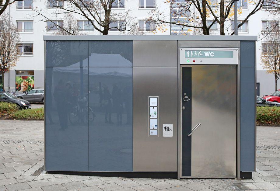 Arnulfpark: Neue öffentliche Toilettenanlage geht in Betrieb