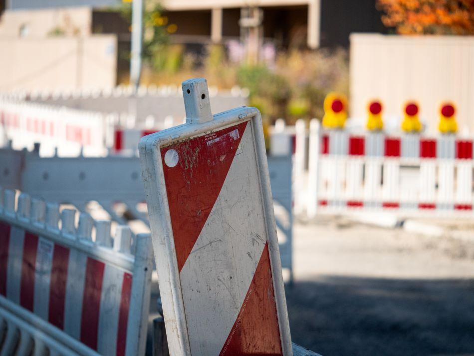 Kurzzeit-Sperrung der Fußgängerbrücke über die Brudermühlstraße