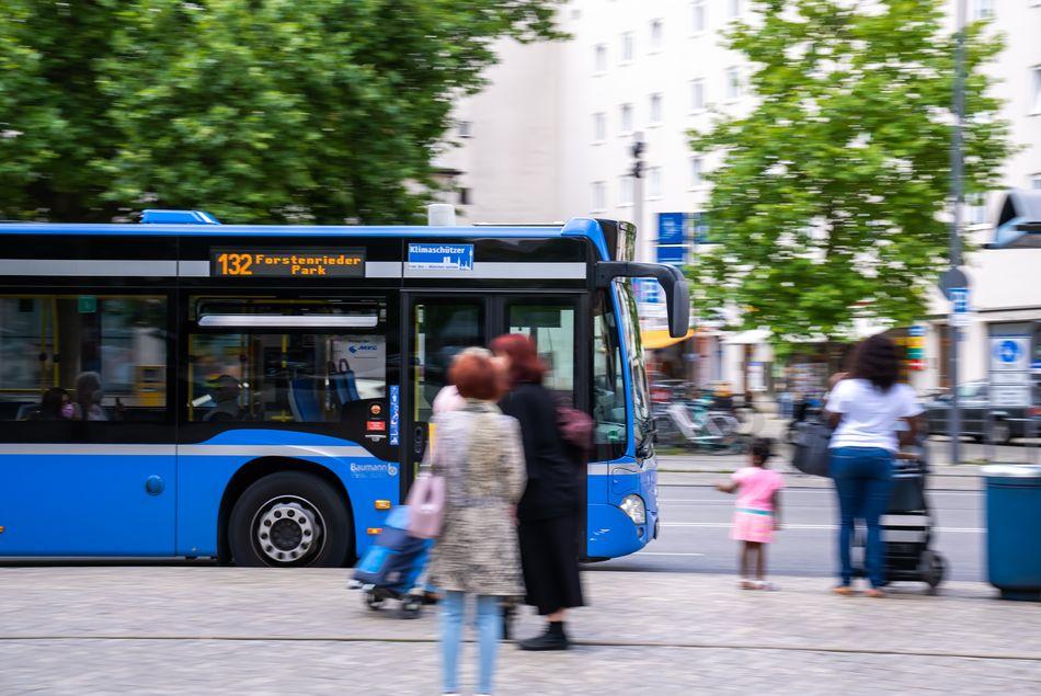 Oktoberfest 2025: Umleitungen bei Bus und Tram wegen Festumzügen am 1. Wiesn-Wochenende