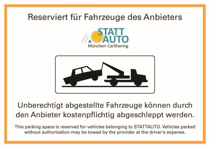 Das Foto zeigt die zusätzliche Beschilderung des stationsbasierten Carsharing in München von STATTAUTO.