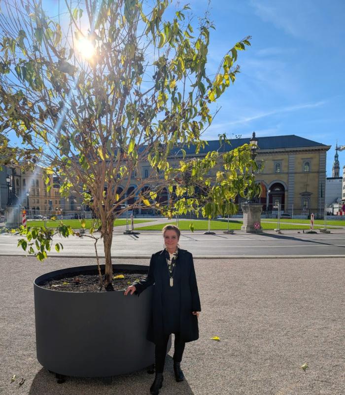 max-joseph-platz-planzgefaess-ehbauerclhm-bau