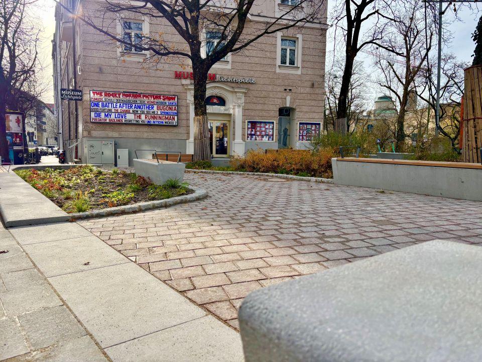Platz vor den „Museum Lichtspielen“: fertig umgestaltet