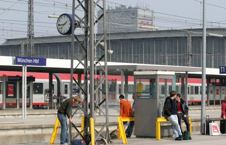 Baustelle Hauptbahnhof: E-Tretroller und Fahrräder werden entfernt