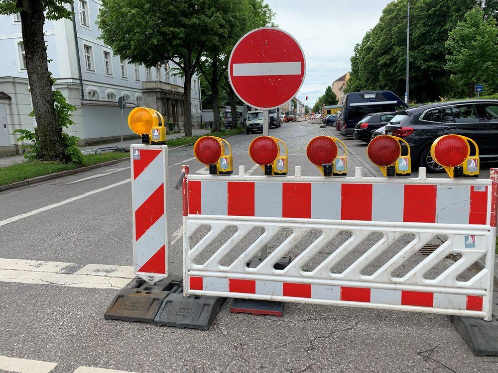 Fürstenrieder Straße: Erste Abbrucharbeiten an Brücke über die A96