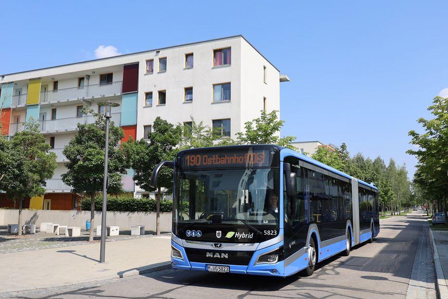 Neue Hybridbusse für mehr Umweltschutz