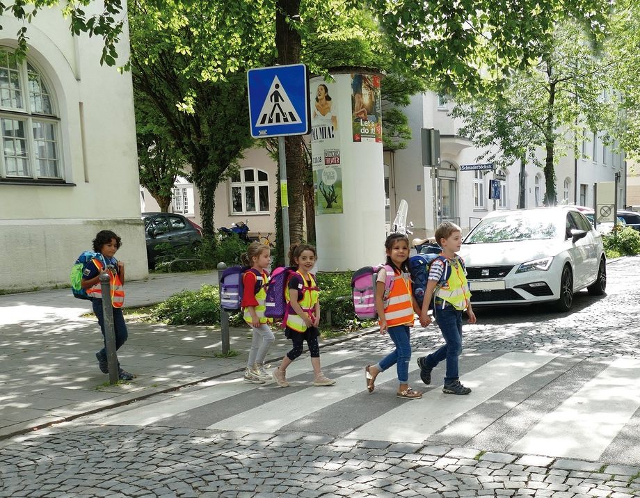 Tipps für den Schulweg: zu Fuß oder mit dem Tretroller