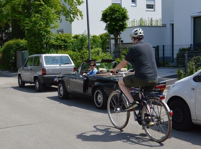 Autotüren und Radverkehr: Warum der Schulterblick so wichtig ist