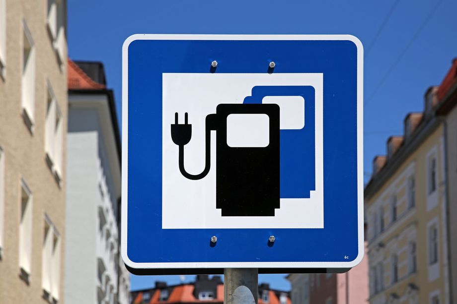 Bevorrechtigungen und Vergünstigungen für elektrisch betriebene Fahrzeuge